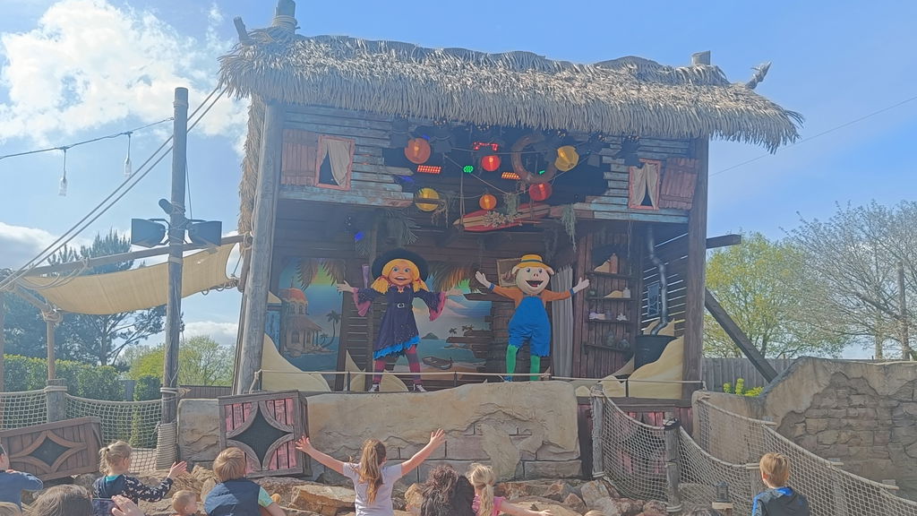 Toos & Morrel gaan op Vakantie