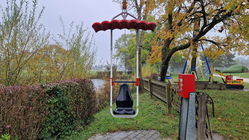 Seilbahn über den Weiher