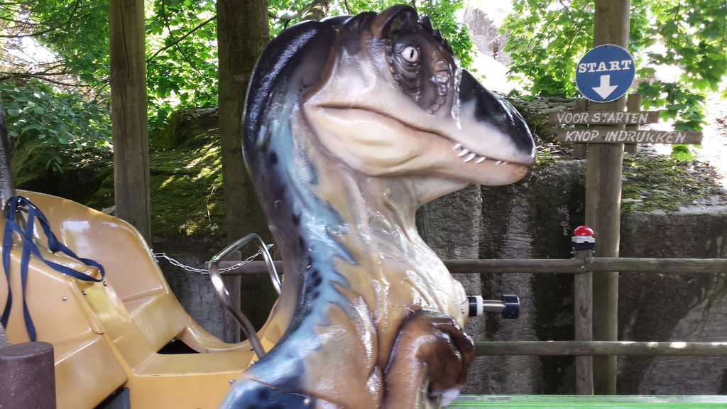 Dino Sky Pedalo