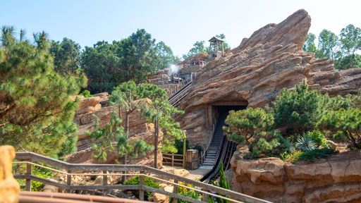 Big Grizzly Mountain Runaway Mine Cars