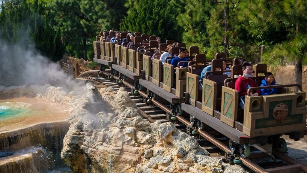Big Grizzly Mountain Runaway Mine Cars