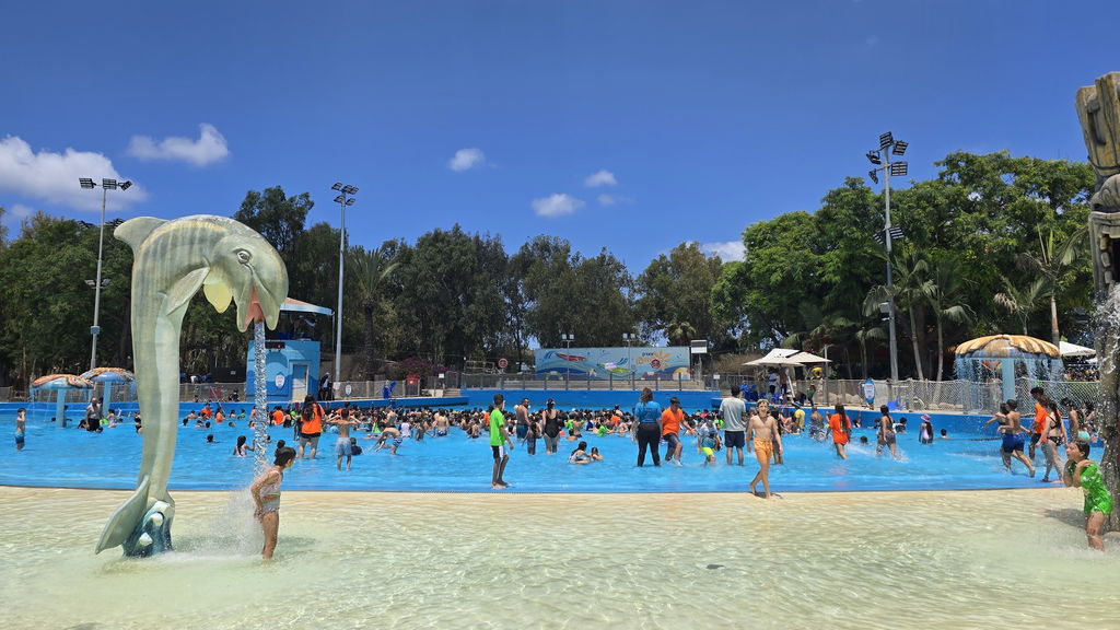 Wave pool