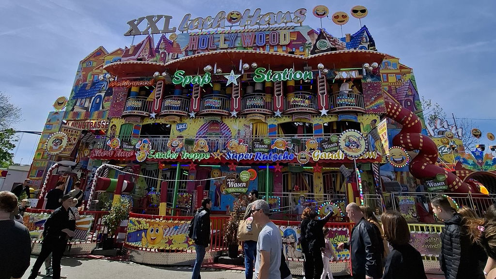 XXL Lachhaus (Renz)