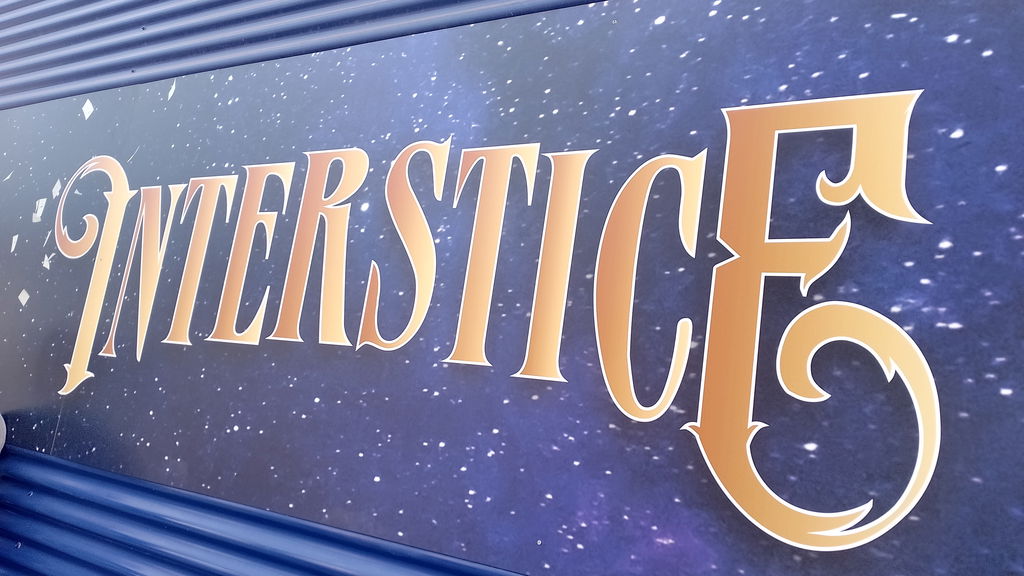 Interstice