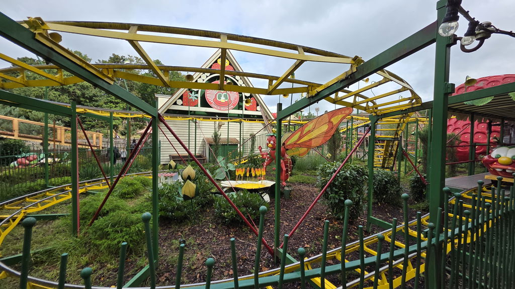 Erdbeer-Raupenbahn
